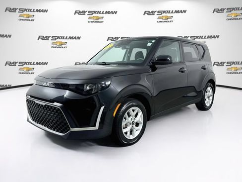 Used 2024 Kia Soul LX w/ Option Group 015 FWD image 3