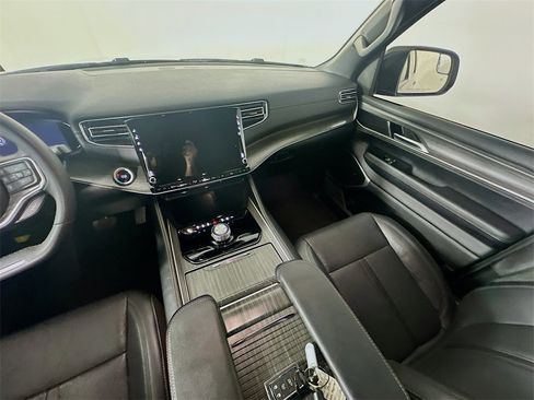 Used 2024 Jeep Wagoneer L Series II w/ Flexible Seating Group image 11