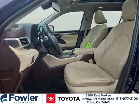 Used 2022 Toyota Highlander Platinum AWD/4WD image 17