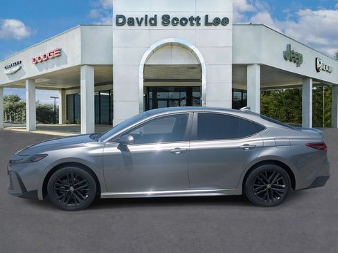 Used 2025 Toyota Camry SE AWD/4WD image 8