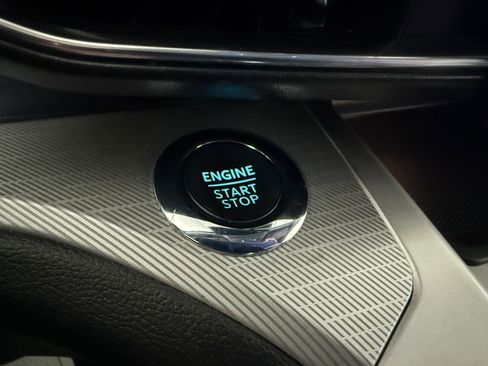 Used 2022 Ford Explorer XLT w/ Equipment Group 202A image 23