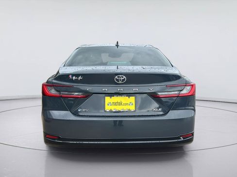 Used 2025 Toyota Camry XLE FWD image 5