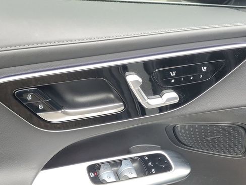 Used 2025 Mercedes-Benz GLC 300 4MATIC image 9