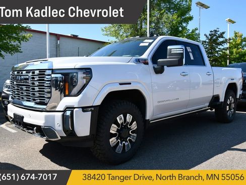 Used 2024 GMC Sierra 2500 Denali w/ Denali Reserve Package AWD/4WD image 1
