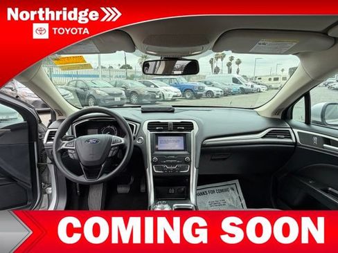 Used 2019 Ford Fusion SE FWD image 8