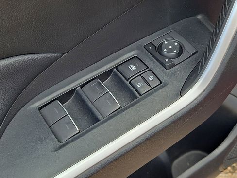 Used 2022 Toyota RAV4 XLE image 22