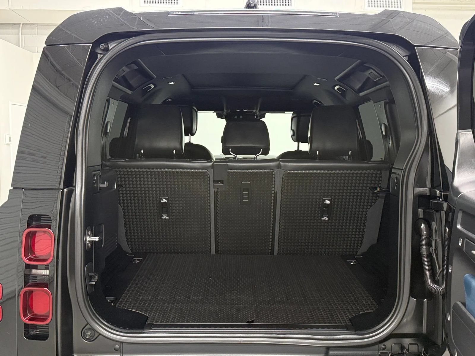 Used 2021 Land Rover Defender 110 X-Dynamic HSE AWD/4WD image 45
