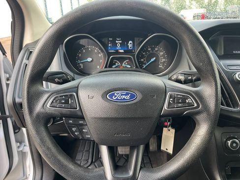 Used 2018 Ford Focus SE FWD image 1