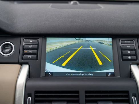 Used 2017 Land Rover Discovery Sport HSE image 16