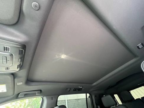 Used 2021 GMC Yukon XL Denali w/ Denali Premium Package AWD/4WD image 11