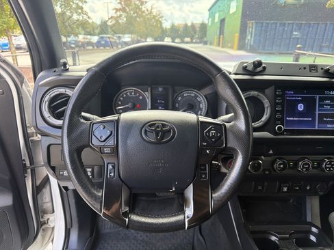Used 2020 Toyota Tacoma TRD Off-Road AWD/4WD image 17
