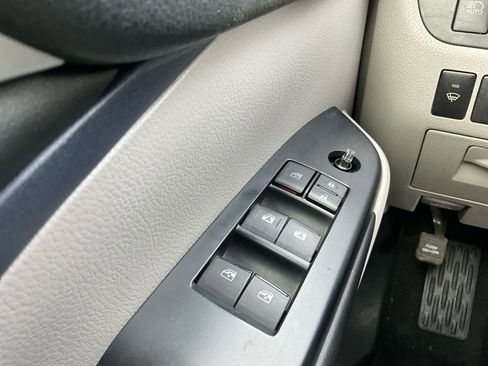 Used 2017 Toyota Highlander XLE image 24