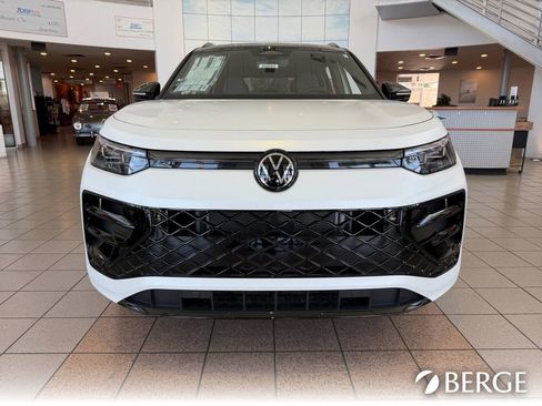 New 2026 Volkswagen Tiguan SE R-Line FWD image 10