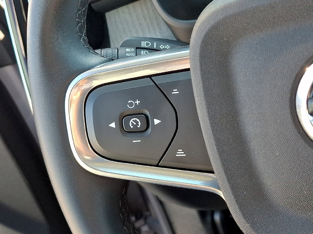 Certified 2026 Volvo XC40 B5 Plus AWD/4WD image 23