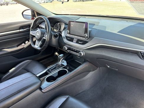Used 2024 Nissan Altima 2.5 SR FWD image 13
