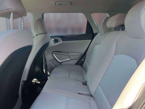 Used 2023 Kia Soul LX w/ LX Technology Package image 13