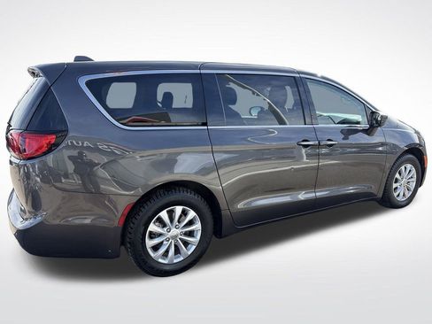 Used 2018 Chrysler Pacifica Touring Plus image 5