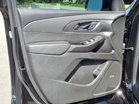 Used 2023 Chevrolet Traverse Premier FWD image 15