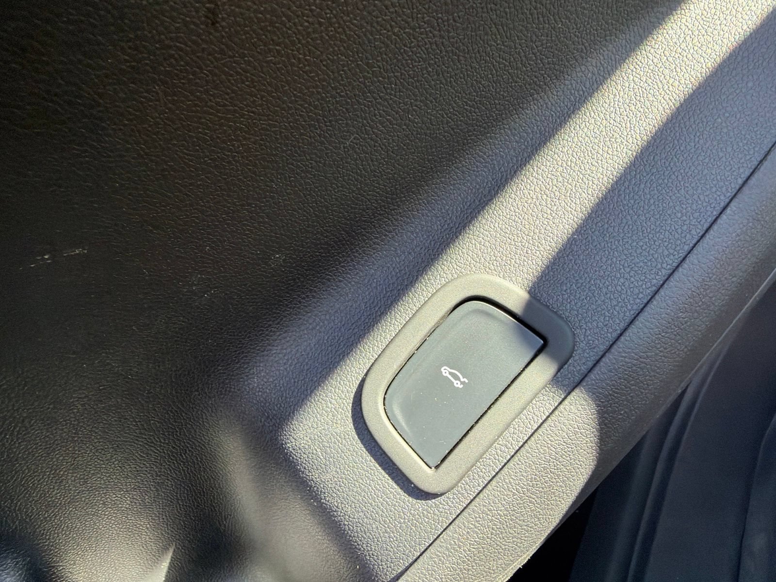 Used 2025 Chevrolet Traverse LT w/ LPO, Floor Liner Package FWD image 21