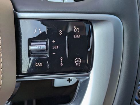 Certified 2023 Land Rover Range Rover SE image 17