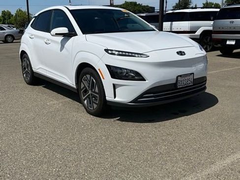 Used 2022 Hyundai Kona SEL w/ Convenience Package FWD image 2