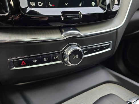 Used 2025 Volvo XC60 B5 Plus image 31