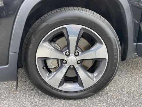 Used 2019 Jeep Cherokee Limited image 31