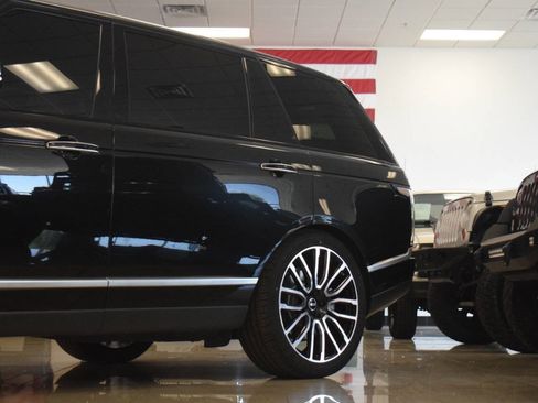 Used 2019 Land Rover Range Rover Long Wheelbase Autobiography image 17
