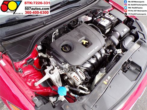 Used 2017 Hyundai Elantra SE image 31