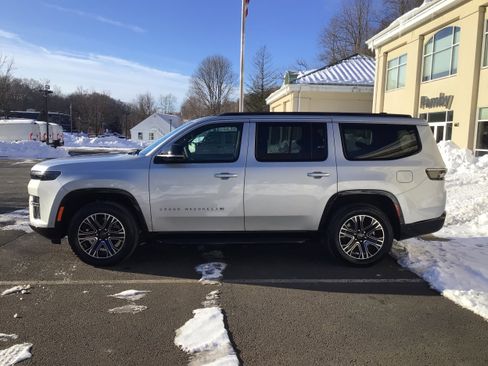 New 2026 Jeep Grand Wagoneer 4WD image 4