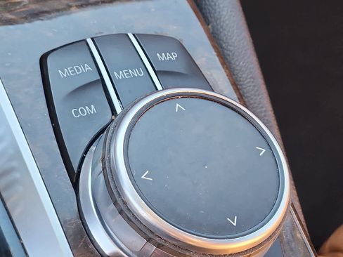 Used 2017 BMW 530i xDrive image 25