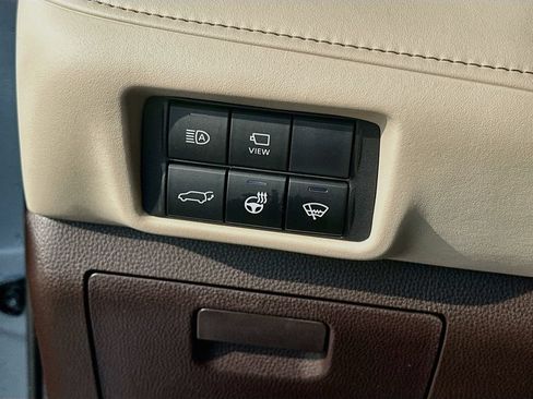 Used 2020 Toyota Highlander Limited FWD image 10