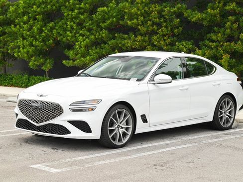 Used 2025 Genesis G70 2.5T image 1