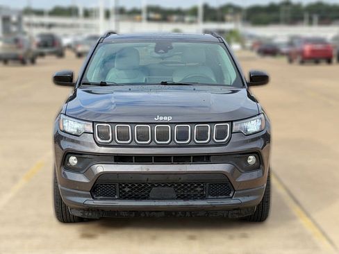 Used 2022 Jeep Compass Latitude w/ Sun and Sound Group FWD image 3
