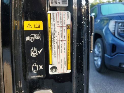 Used 2023 Jeep Wrangler Unlimited Sport AWD/4WD image 32