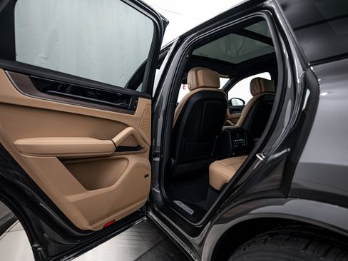 Certified 2026 Porsche Cayenne image 23