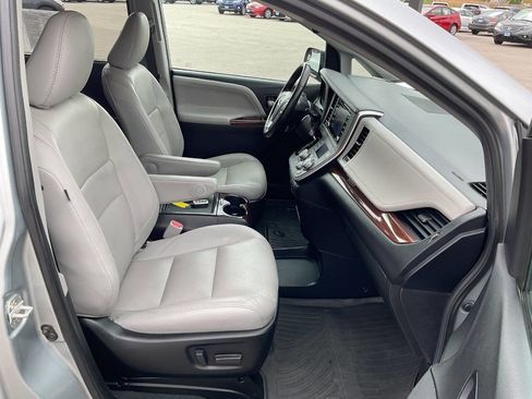 Used 2020 Toyota Sienna Limited Premium w/ Protection Package FWD image 61