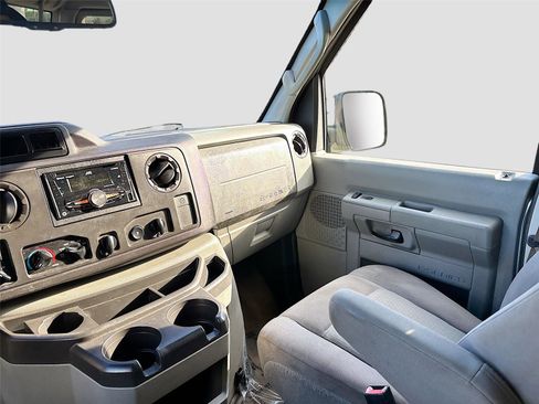 Used 2013 Ford E-350 and Econoline 350 XLT image 24