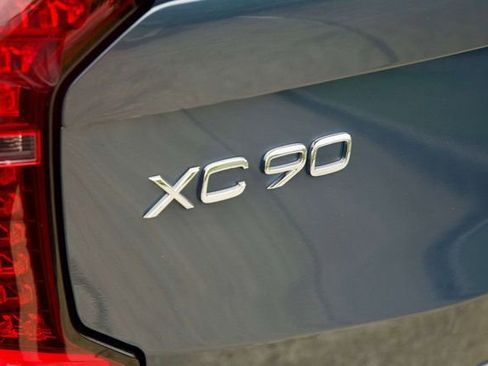 Used 2025 Volvo XC90 T8 Plus w/ Protection Package Premier AWD/4WD image 9