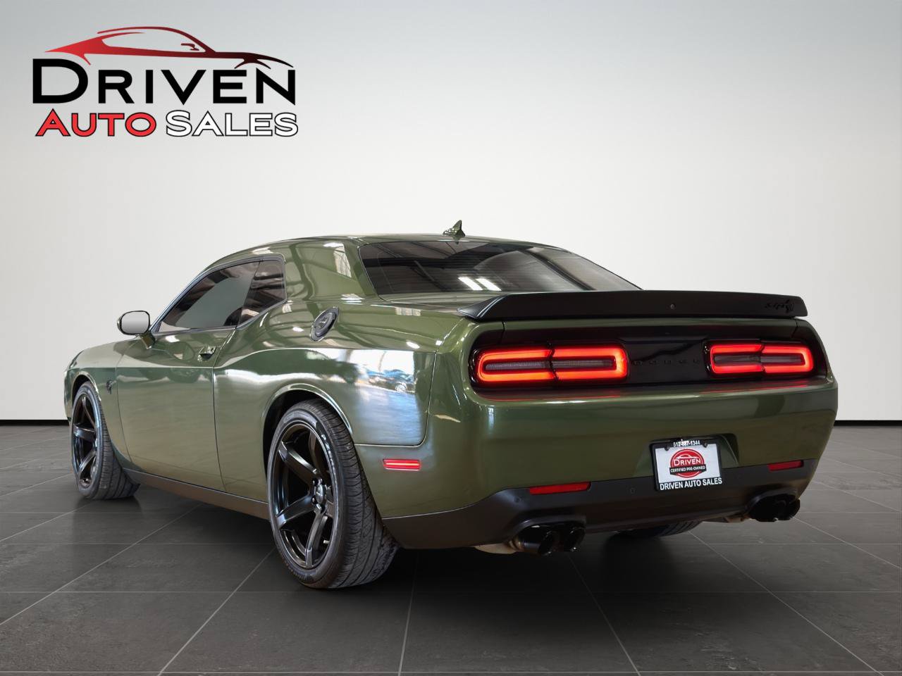 Used 2022 Dodge Challenger SRT Hellcat w/ Plus Package RWD image 3