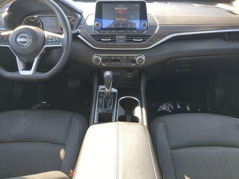 Used 2024 Nissan Altima 2.5 SV image 17