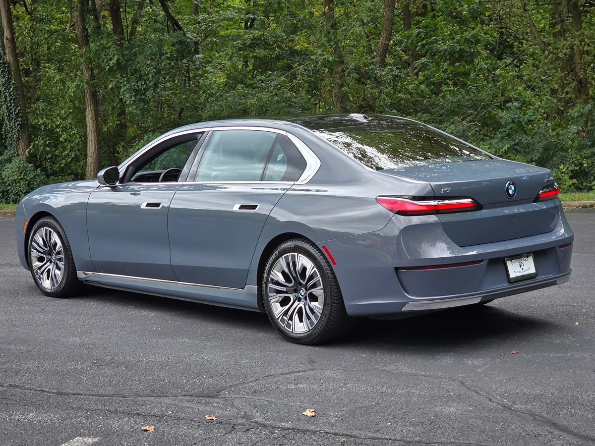 Used 2024 BMW i7 xDrive60 AWD/4WD image 4