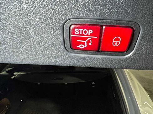 Certified 2025 Mercedes-Benz GLC 300 GLC 300 image 18