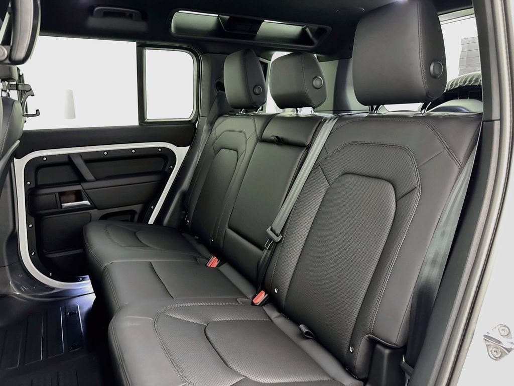 New 2026 Land Rover Defender 110 X-Dynamic SE AWD/4WD image 25