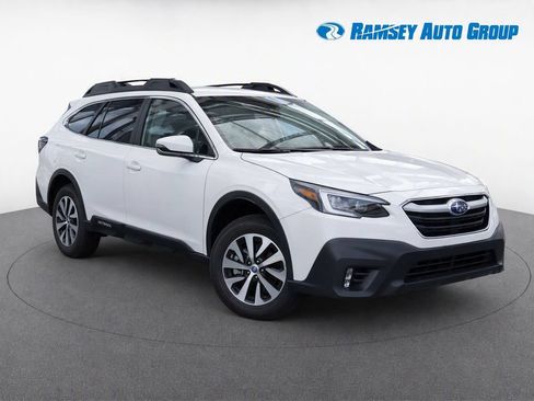 Used 2022 Subaru Outback Premium AWD/4WD image 1