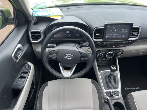 Used 2024 Hyundai Venue SEL image 21