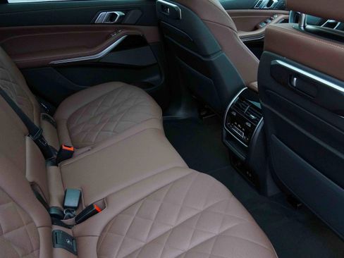 Used 2025 BMW X7 xDrive40i image 34