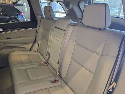Used 2021 Jeep Grand Cherokee Overland image 16