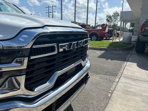 Used 2025 RAM 3500 Tradesman w/ Chrome Appearance Group AWD/4WD image 4