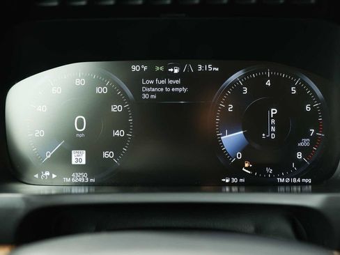 Used 2021 Volvo XC90 T6 Momentum w/ Protection Package image 27